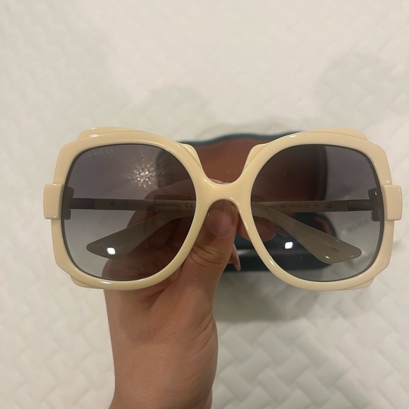 COPY - Brand new Gucci oversized sunglasses - Picture 3 of 5